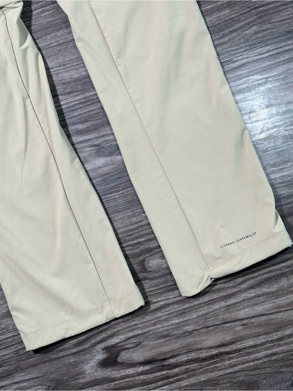 COLUMBIA Tan OMNI-SHIELD Saturday Trail Convertible Zip Off Pants 4 Short - Picture 14 of 15